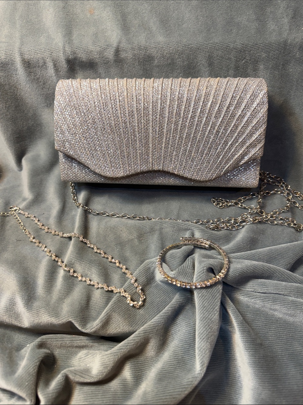Sparkle Shell Evening Clutch in Silver with some glitzy-glam jewelry!